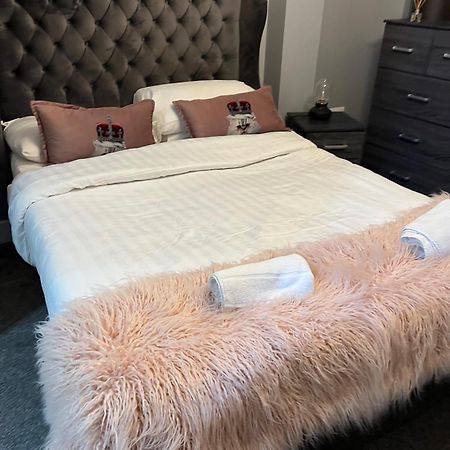 2 Bedroom Free Parking By Concert Square Sleeps 8 Liverpool Dış mekan fotoğraf