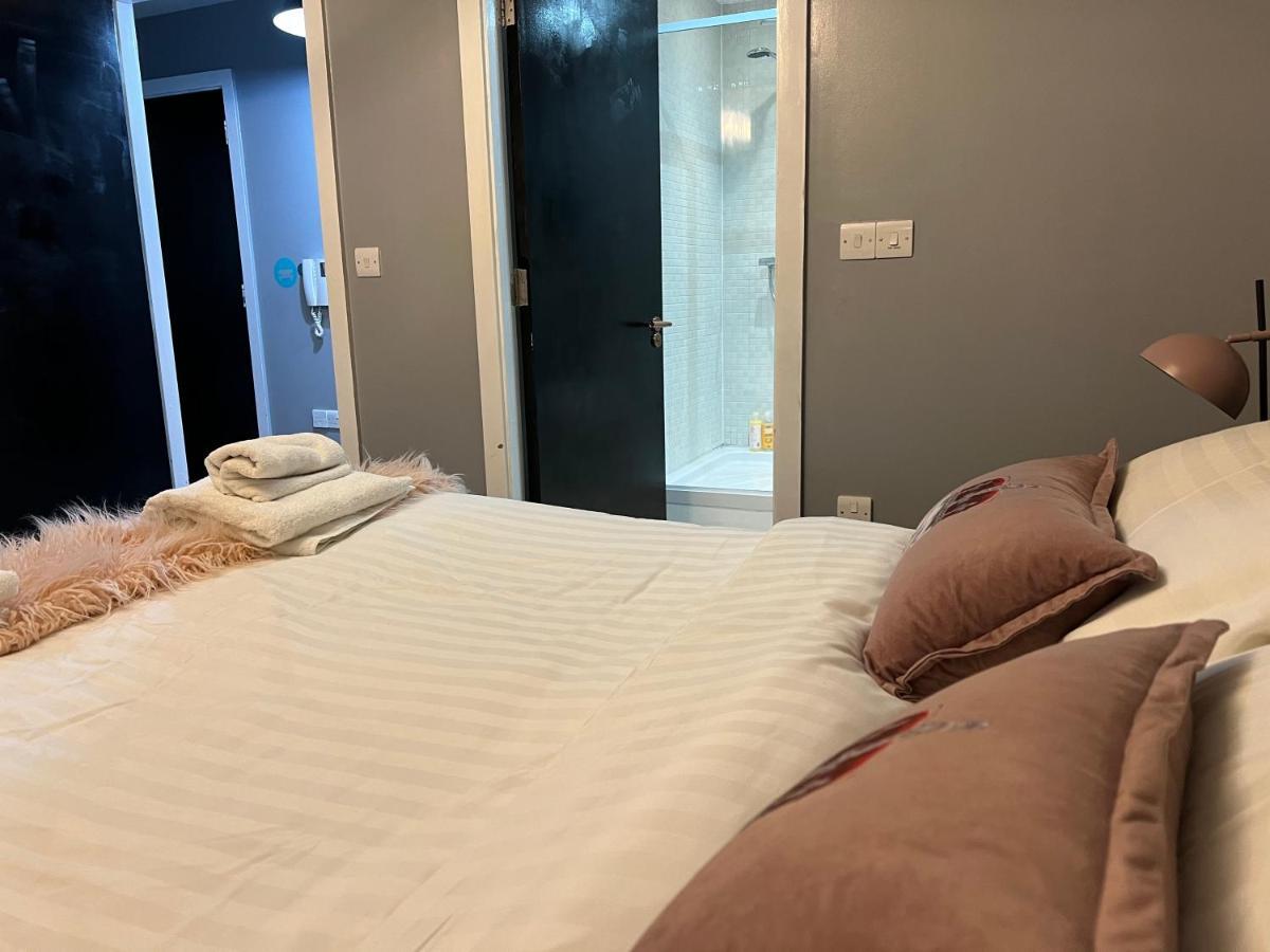 2 Bedroom Free Parking By Concert Square Sleeps 8 Liverpool Dış mekan fotoğraf